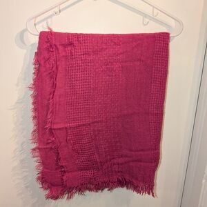 Old Navy Fuchsia Textured Blanket Scarf